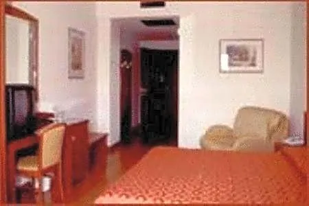 Corone 3*
