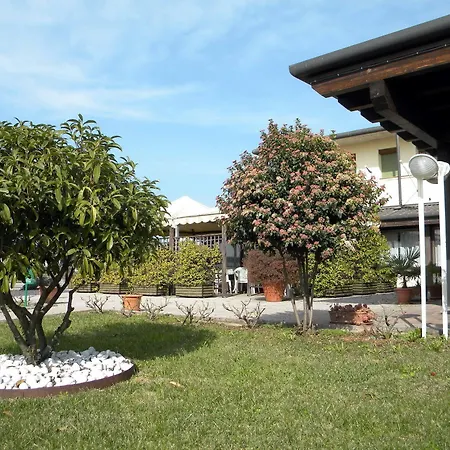 Corone Caerano Di San Marco