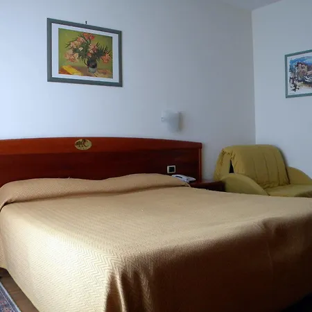 Corone Hotel Caerano Di San Marco